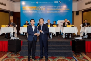 VNPT & MobiFone receive broadband service awards
