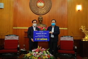 Samsung Vietnam donates VND10 billion to COVID-19 prevention