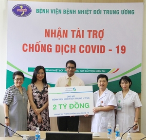 Standard Chartered Bank donates $200,000, masks for Viet Nam COVID-19 fight and relief efforts