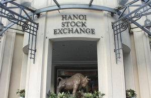 74 HNX-listed companies report higher losses in H1