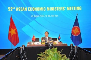 ASEAN ministers review implementation of economic initiatives