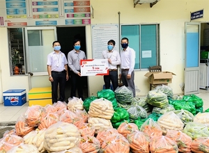 Central Retail donates 10 tonnes of fruits, vegetables to support COVID-19 fight in Da Nang