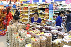 Ha Noi has plentiful supply of goods for Tet