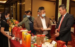 Vietnamese, Chinese localities step up trade exchange