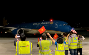 First commercial non-stop flight from Viet Nam to US makes historic landing