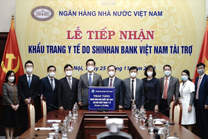 Shinhan Bank donates 320,000 Korean face masks to SBV
