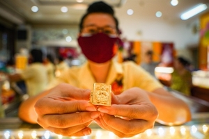 Gap between domestic and global gold prices hits record high