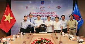 First gas pumped out of Su Tu Trang oil field in phase 2A