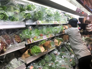 HCM City foodstuff demand volatile as consumers hoard