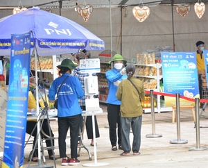 Ha Noi's first 'zero dong mini supermarket' goes online