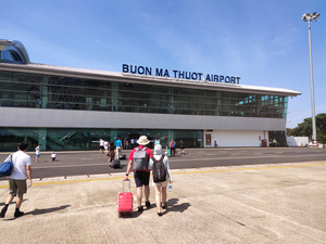 Dak Lak stops HCM City flights over COVID concerns
