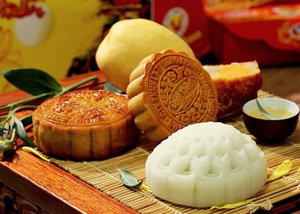 Bakers find new ways to sell mooncakes amid social distancing