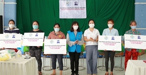 Bayer,  Women’s Charity Association of HCMC provide relief to COVID-affected people