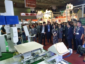 International woodworking expo attracts large number of exhibitors