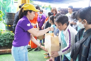 Mondelez Kinh Do donates VND9.6b to disadvantaged people