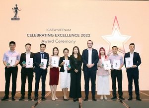 ICAEW awards qualifications, certificates to 200 members, students in Viet Nam