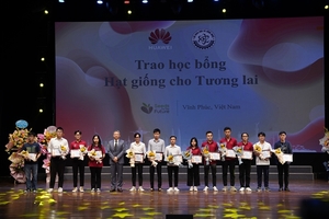 Huawei awards 50 scholarships to talented students at Techfest
