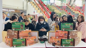 Lai Chau’s agricultural products at WinMart attracts large number of customers