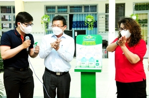 HCM City school children get sanitisers, COVID knowhow