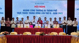 Five centrally-run cities sign industry and trade cooperation agreement