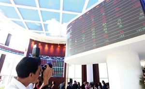 Vietnamese shares start week on a negative note