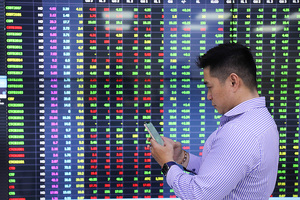 Vietnamese stock starts week on positive note