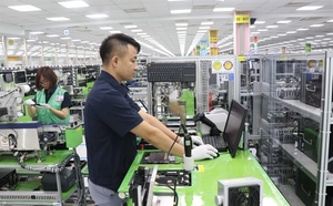 Việt Nam's industrial production surges in 11 months