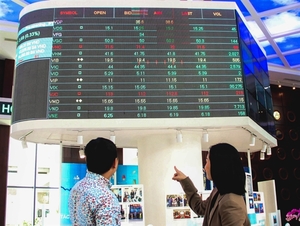 Market little changed as liquidity slows down