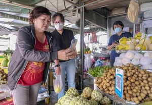 Binh Duong promotes cashless payment trend