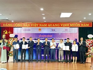 MoIT and Samsung Viet Nam start smart factory project