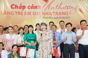 Vietjet President visits SOS village on the Vietnamese Independence Day