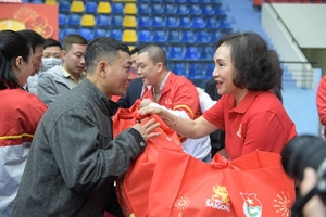 “Sharing Tết, prosperity in the year of Dragon” programme brings love to workers in the capital