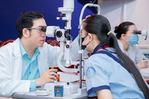 Prima Saigon offers HCM City students eye exams
