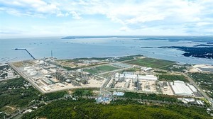 VN’s first integrated petrochemical complex comes into operation