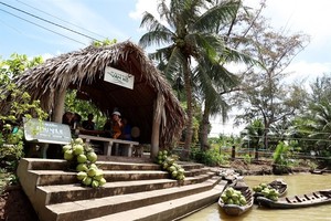 Bến Tre coconuts and pomelos granted trademarks in Canada