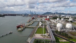 Foreign investors interested in Việt Nam’s LNG infrastructure