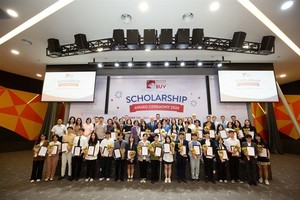 British University Vietnam awards scholarships to excellent students