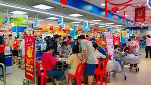 HCM City supermarkets crowded during Reunification Day-May Day holidays