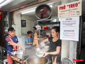 Sumptuous phở for the needy