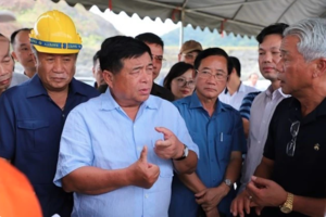 Investment minister inspects projects in southern Laos